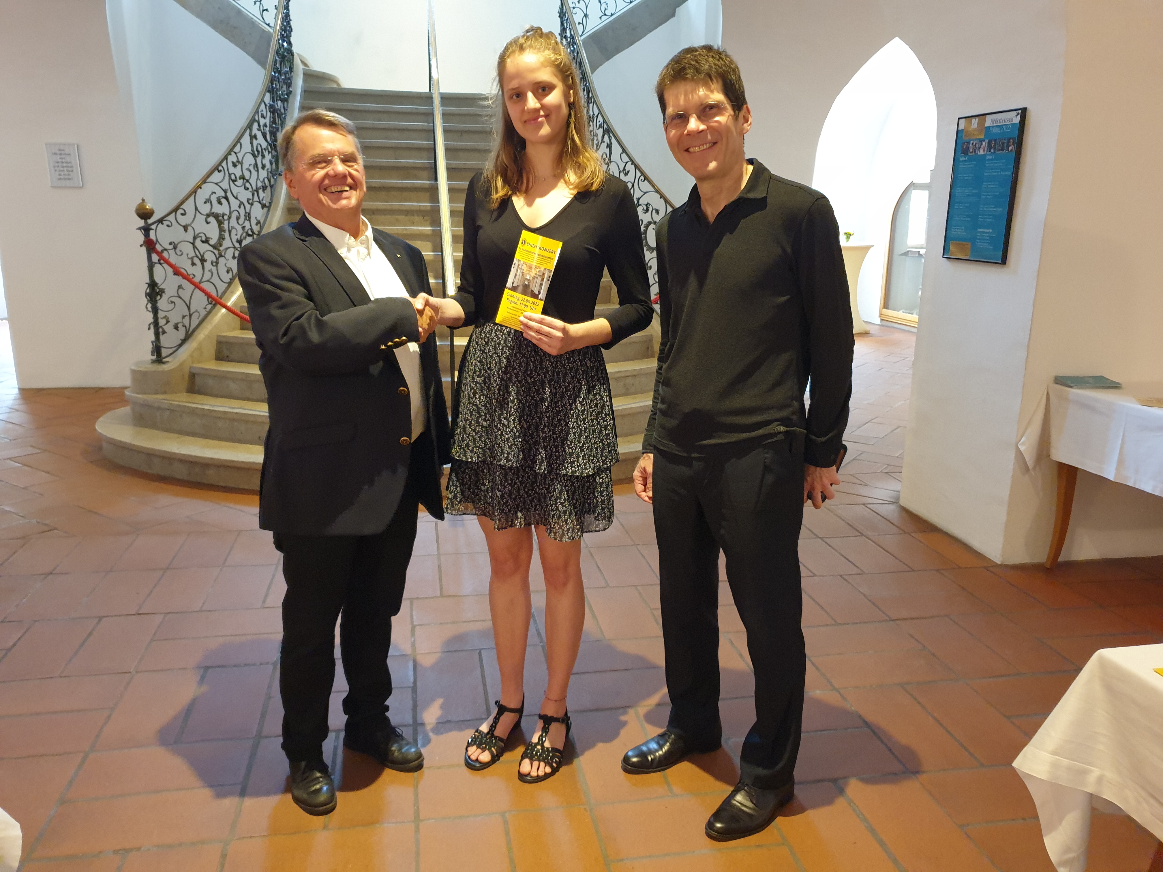 Herbert Müller (im Mai Vize-Präsident des Lionsclubs), Cellistin Alina Andersohn und Christoph Hartmann, Oboist der Berliner Philharmoniker und Mitglied des Lions Club Diessen (v.l.n.r.)