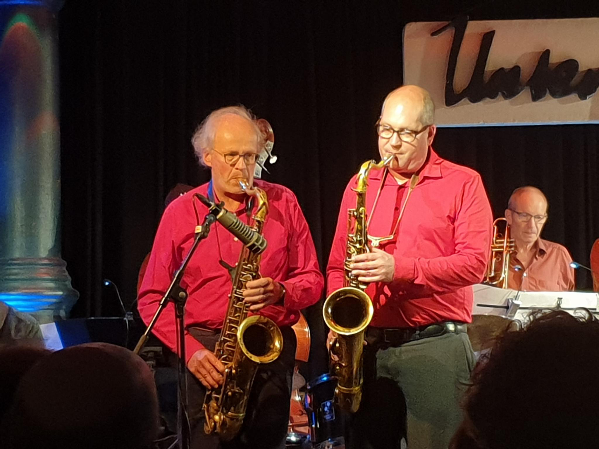 Der derzeitige LC-Präsident München Opera Hans Hohenester ist Teil der Big Band und spielt beachtliche Soli!